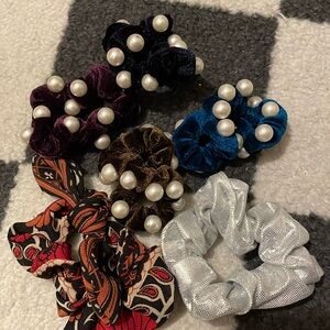 Bundle of six scrunchies🌞